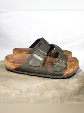 Birkenstock Arizona sandals womens’s shoes size 40 9 9.5 men’s size 7